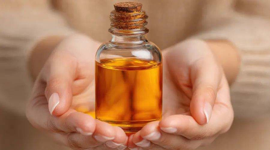 ماساژ مو با روغن آرگان مراکشی برای رفع وز و خشکی