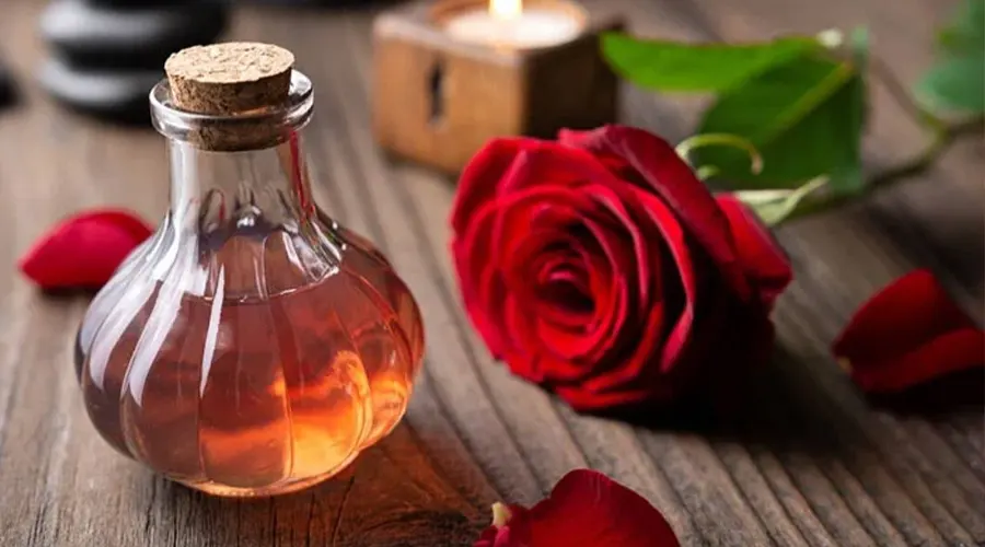 خواص روغن گلاب برای رفع استرس و شادابی