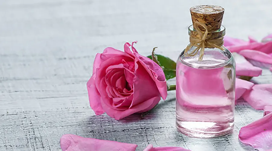 خواص روغن گلاب برای جوانسازی پوست