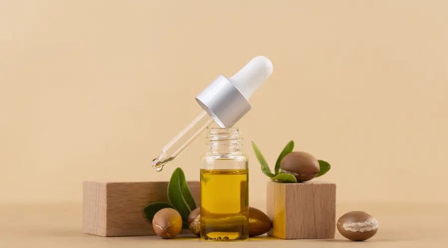 استفاده از روغن برای آبرسانی مو بسیار تاثیرگذار است