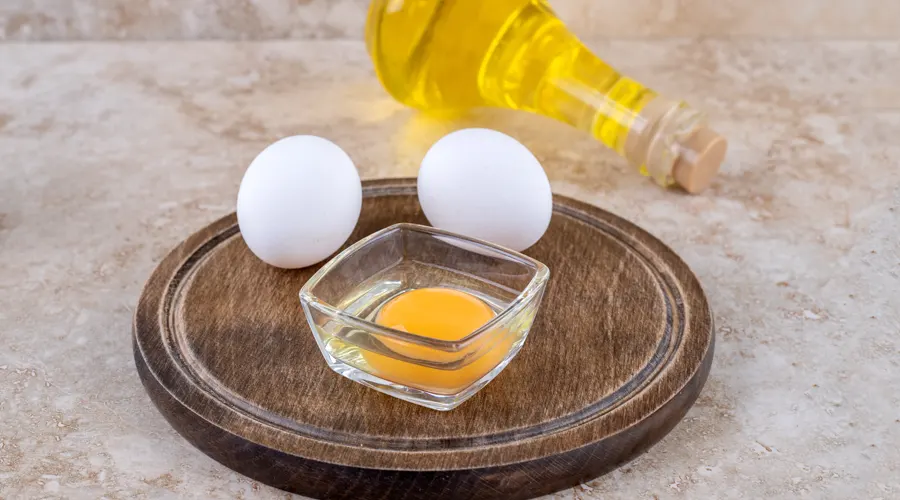 استفاده از ماسک تخم مرغ و روغن زیتون برای آبرسانی مو